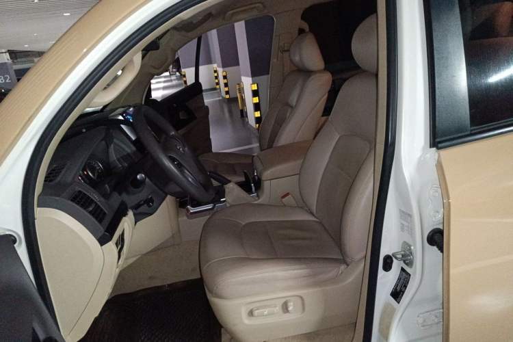 Used Toyota Land Cruiser 2016 4.0L Automatic Parallel Import Version 5 Seats Left Front Seat