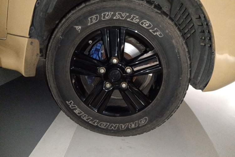 Used Toyota Land Cruiser 2016 4.0L Automatic Parallel Import Version 5 Seats Right Front Wheel Hub