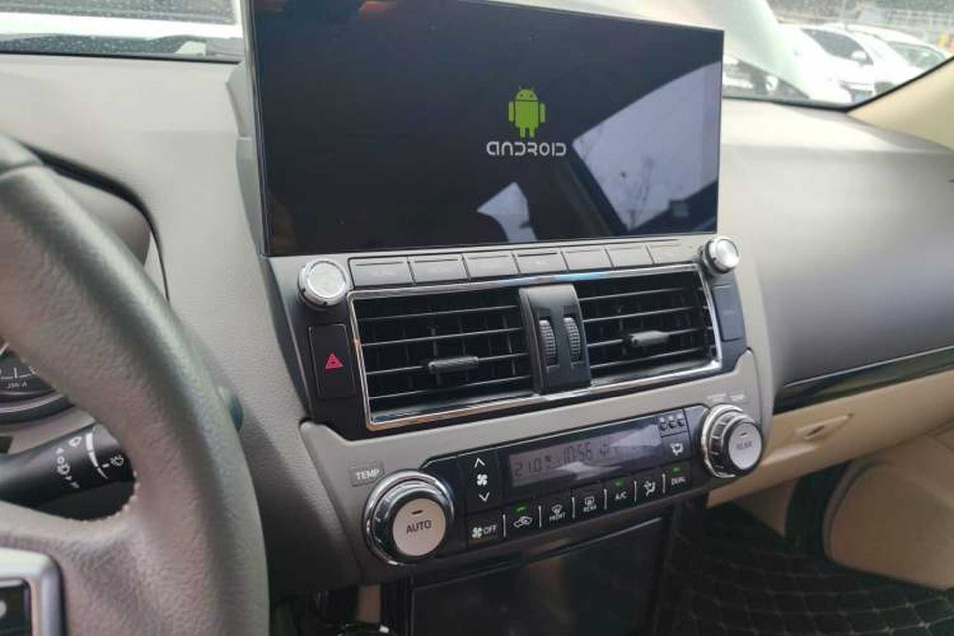 Used Toyota Land Cruiser 2017 4.0 V6 Low-Trim Version—Middle East Audio And AC Panel