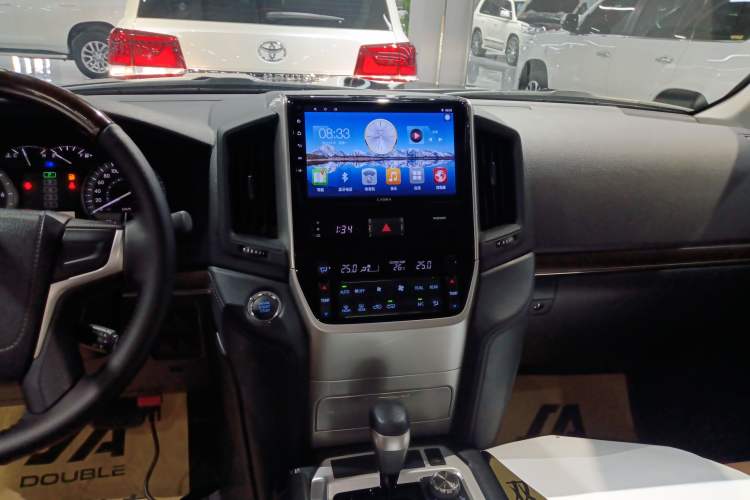 Used Toyota Land Cruiser 2017 4.0L GX 7-Seater U.S.-Spec Version Audio And AC Panel
