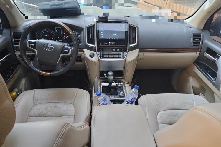 Used Toyota Land Cruiser 2017 4.0L Automatic Parallel Import Center Console