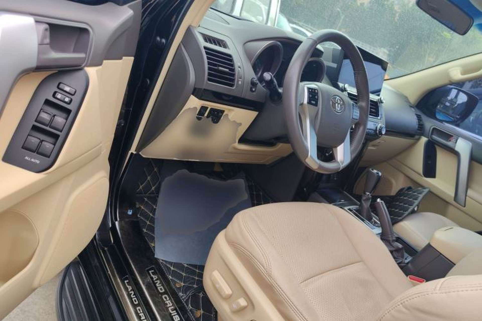 Used Toyota Land Cruiser 2017 4.0 V6 Low-Trim Version—Middle East Driver Seat