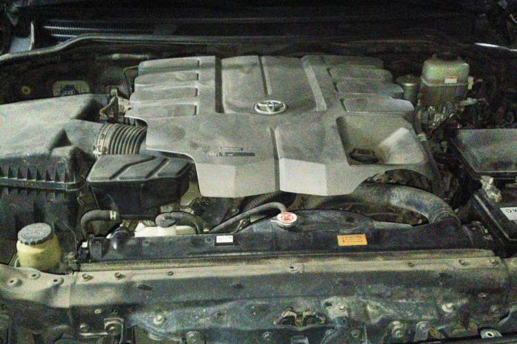 Used Toyota Land Cruiser  Engine Bay