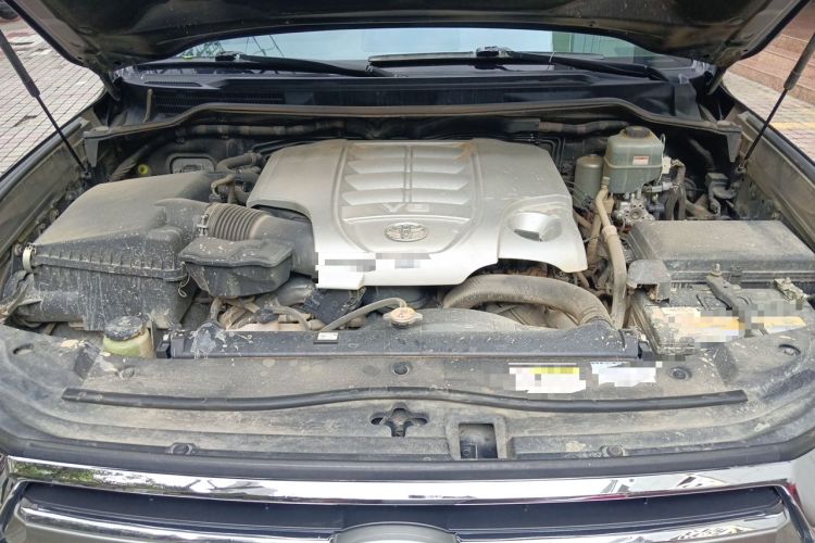 Used Toyota Land Cruiser  Engine Bay