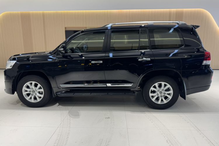 Used Toyota Land Cruiser 2017 4.0L Automatic Parallel Import Exterior 4