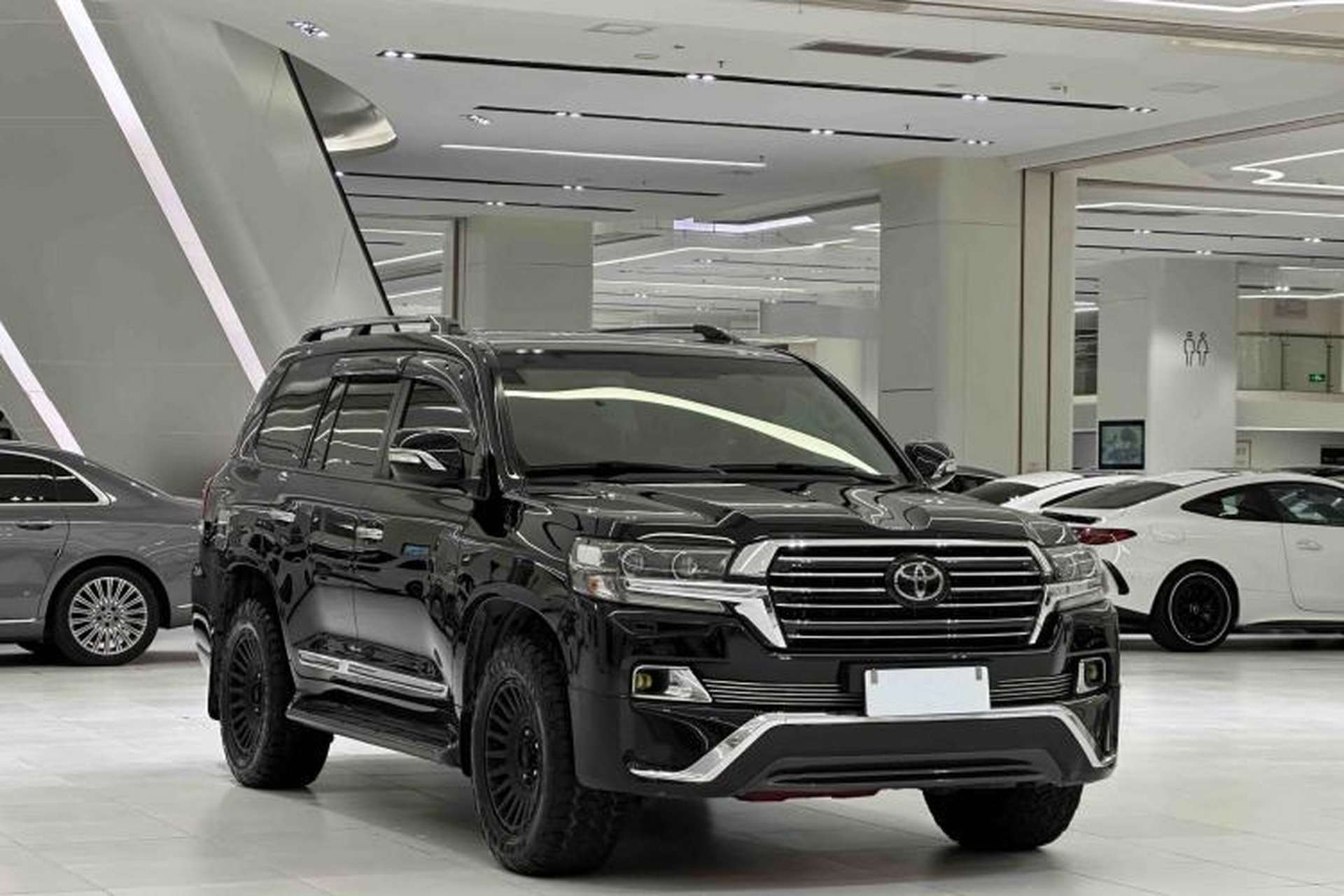 Used Toyota Land Cruiser 2017 4.0L GX 7-Seater U.S.-Spec Version Exterior 5