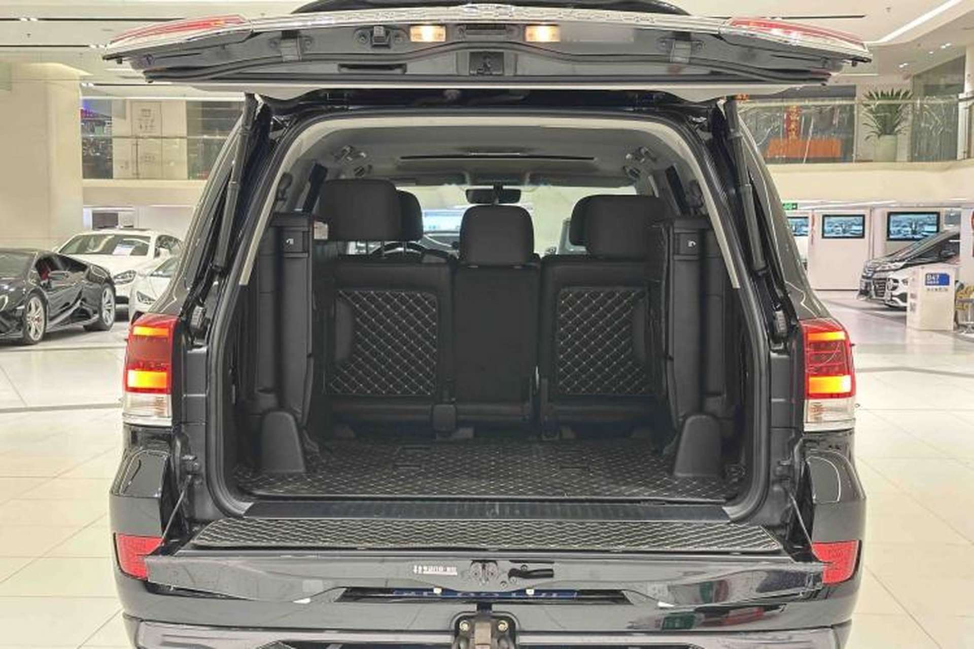 Used Toyota Land Cruiser 2017 4.0L GX 7-Seater U.S.-Spec Version Exterior 7