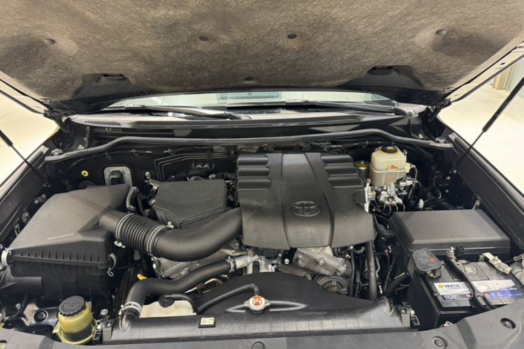 Used Toyota Land Cruiser 2017 4.0L Automatic Parallel Import Exterior 9