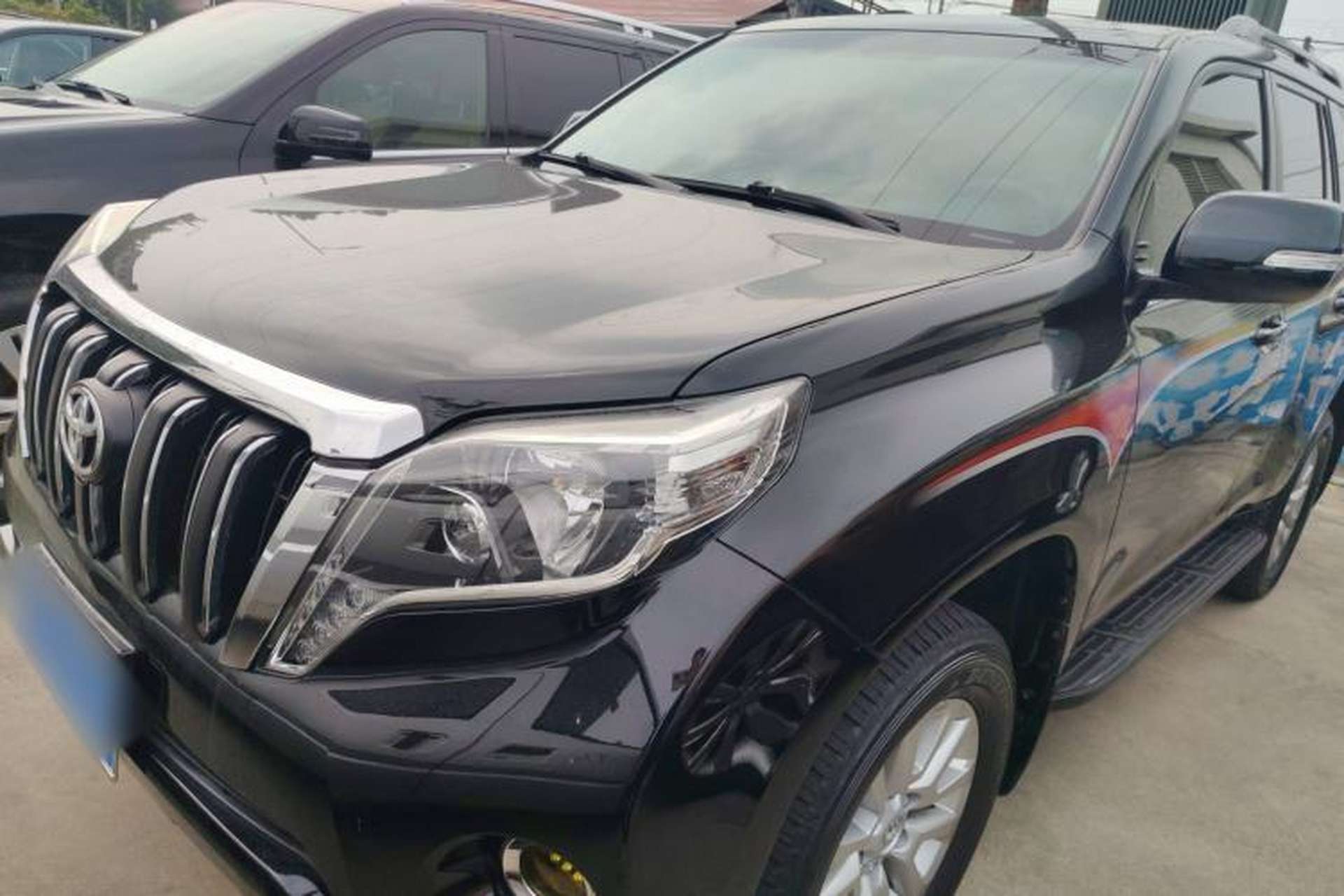 Used Toyota Land Cruiser 2017 4.0 V6 Low-Trim Version—Middle East Front Left 45 Deg