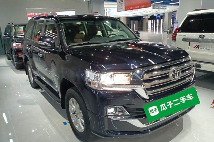 Used Toyota Land Cruiser 2017 4.0L GX 7-Seater U.S.-Spec Version Front Right 45 Deg