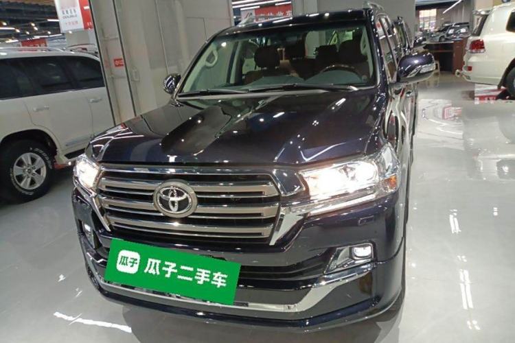 Used Toyota Land Cruiser 2017 4.0L GX 7-Seater U.S.-Spec Version Front