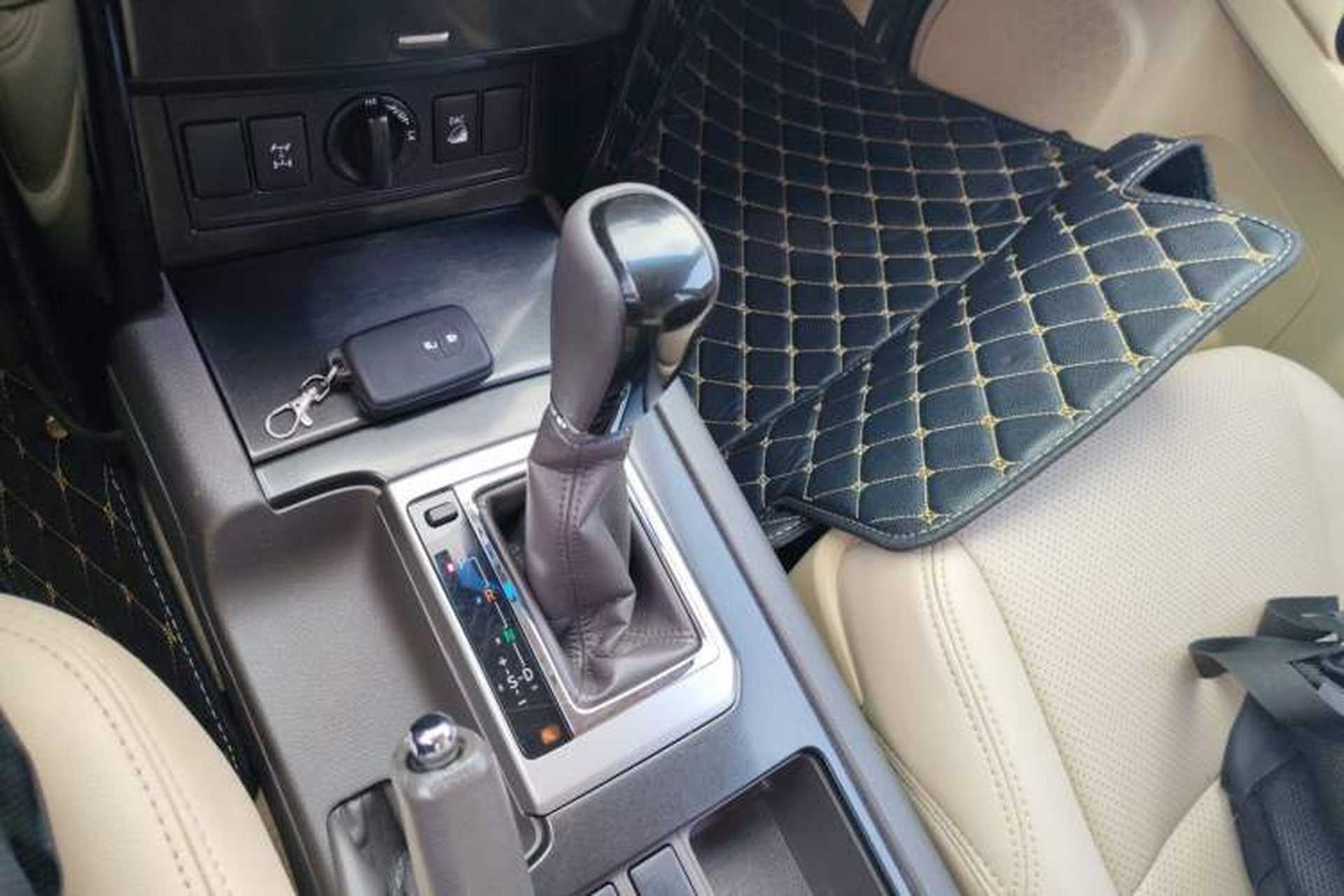 Used Toyota Land Cruiser 2017 4.0 V6 Low-Trim Version—Middle East Gear Lever