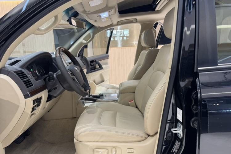 Used Toyota Land Cruiser 2017 4.0L Automatic Parallel Import Interior 10