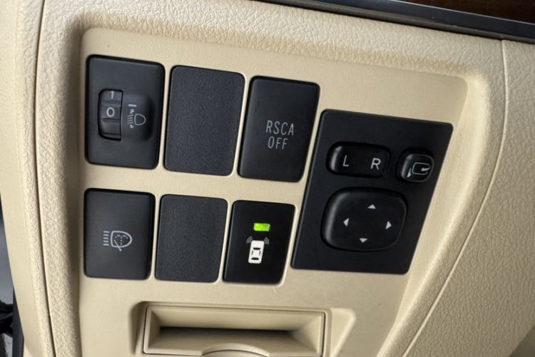 Used Toyota Land Cruiser 2017 4.0L Automatic Parallel Import Interior 13