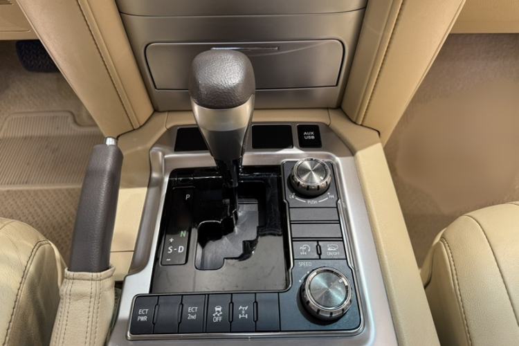 Used Toyota Land Cruiser 2017 4.0L Automatic Parallel Import Interior 7