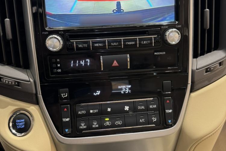 Used Toyota Land Cruiser 2017 4.0L Automatic Parallel Import Interior 8