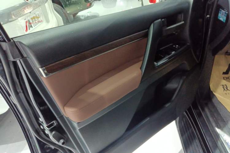 Used Toyota Land Cruiser 2017 4.0L GX 7-Seater U.S.-Spec Version Left Front Door Interior