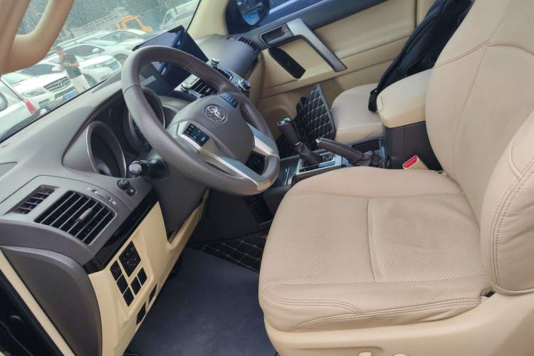 Used Toyota Land Cruiser 2017 4.0 V6 Low-Trim Version—Middle East Left Front Seat
