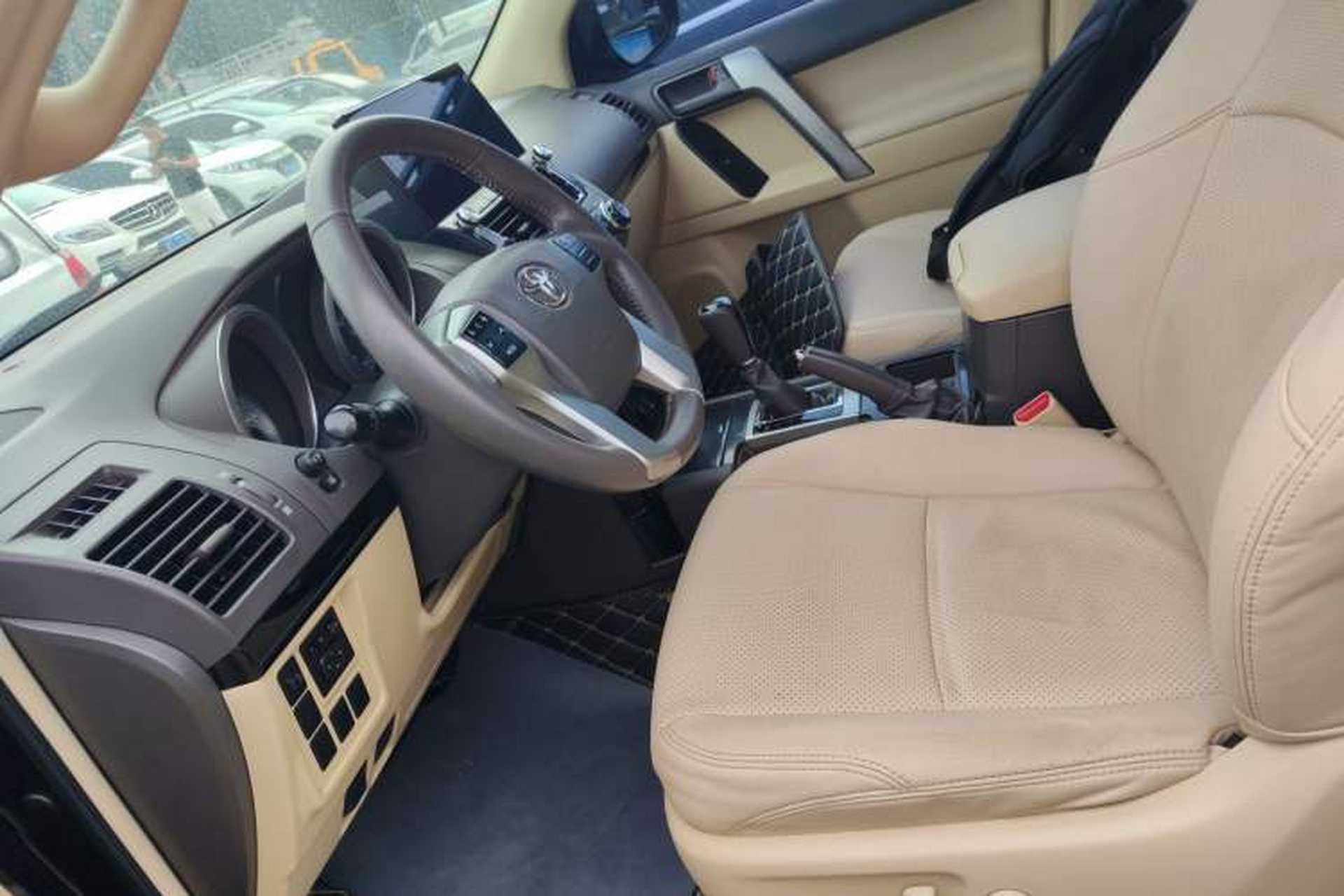 Used Toyota Land Cruiser 2017 4.0 V6 Low-Trim Version—Middle East Left Front Seat