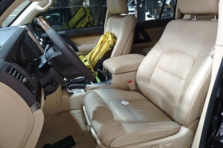 Used Toyota Land Cruiser 2017 4.0L Automatic Parallel Import Left Front Seat