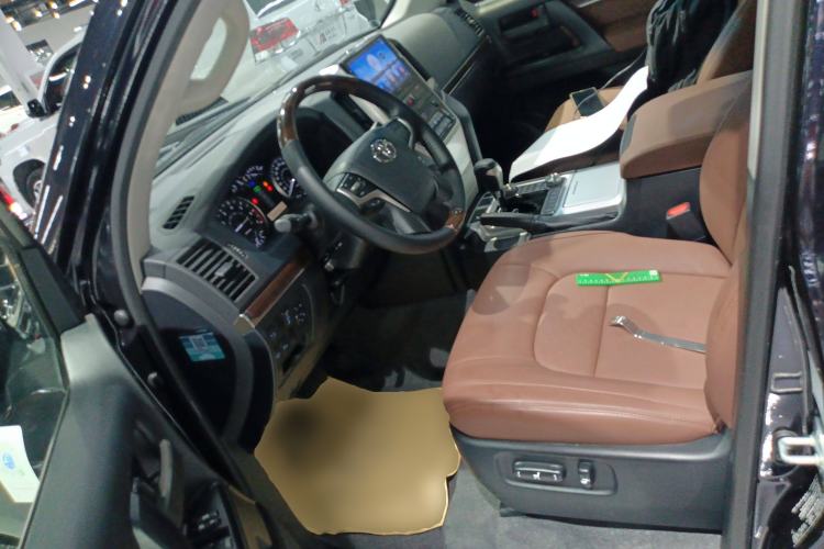 Used Toyota Land Cruiser 2017 4.0L GX 7-Seater U.S.-Spec Version Left Front Seat