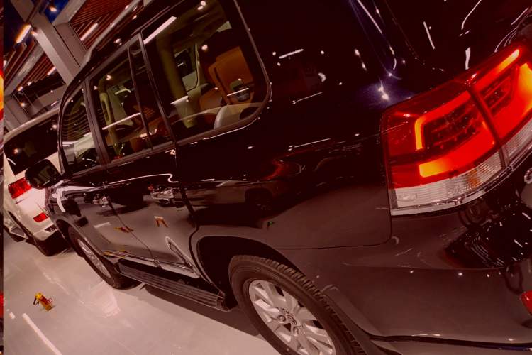 Used Toyota Land Cruiser 2017 4.0L GX 7-Seater U.S.-Spec Version Left Side