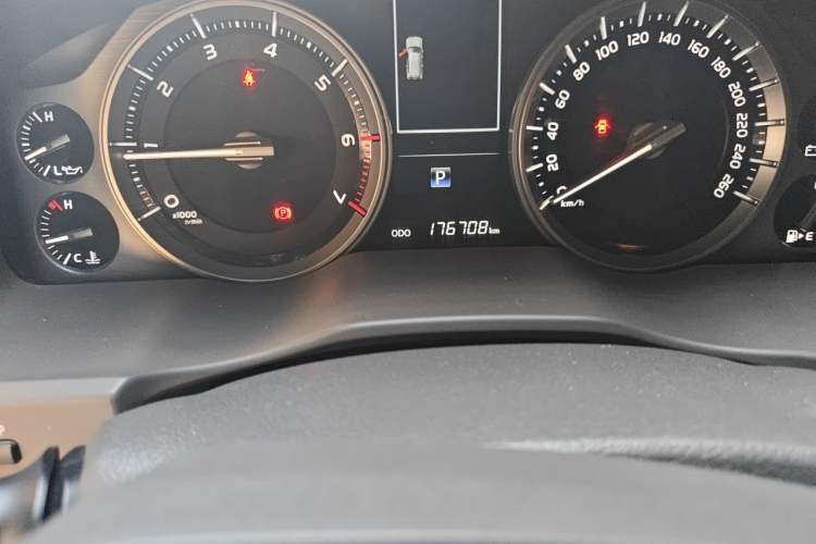 Used Toyota Land Cruiser 2017 4.0L Automatic Parallel Import Odometer Close Up