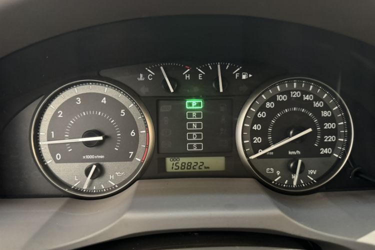 Used Toyota Land Cruiser 2017 4.0L Automatic Parallel Import Odometer Close Up