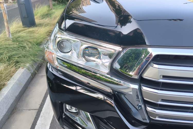 Used Toyota Land Cruiser  Right Front Headlight