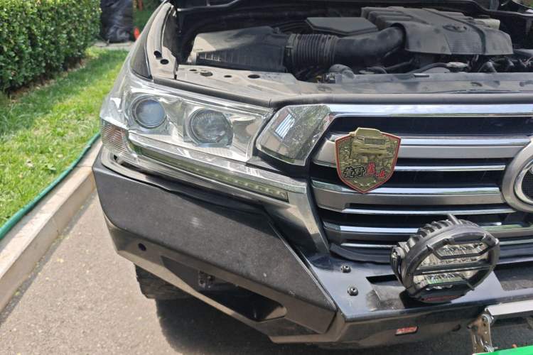 Used Toyota Land Cruiser  Right Front Headlight