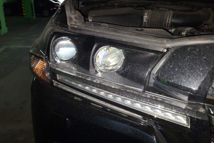 Used Toyota Land Cruiser  Right Front Headlight