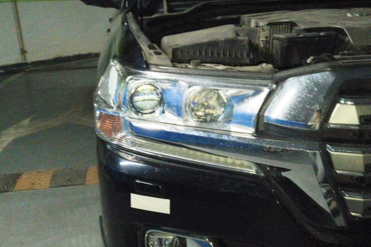 Used Toyota Land Cruiser  Right Front Headlight
