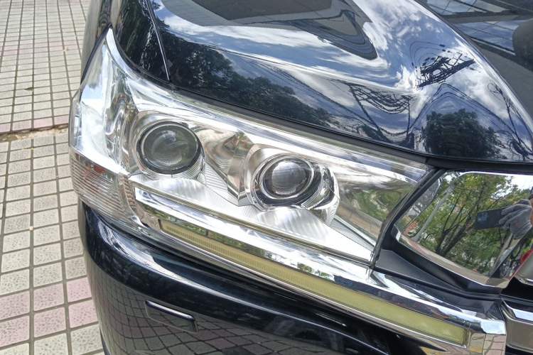 Used Toyota Land Cruiser  Right Front Headlight