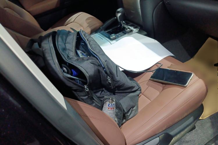 Used Toyota Land Cruiser 2017 4.0L GX 7-Seater U.S.-Spec Version Right Front Seat
