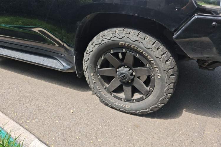 Used Toyota Land Cruiser  Right Front Wheel Hub