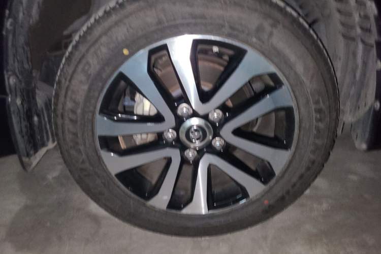 Used Toyota Land Cruiser  Right Front Wheel Hub