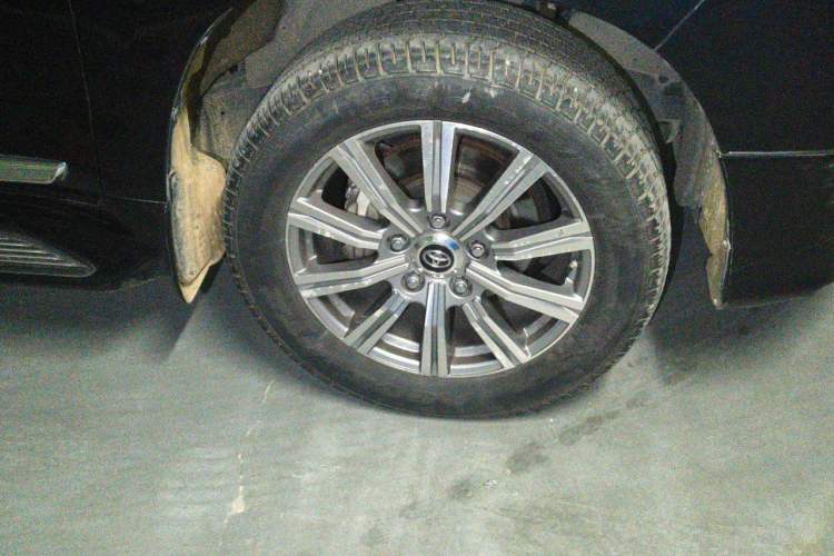Used Toyota Land Cruiser  Right Front Wheel Hub