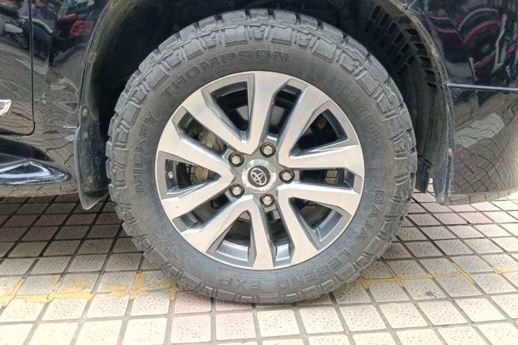 Used Toyota Land Cruiser  Right Front Wheel Hub