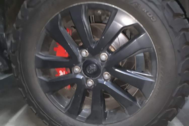 Used Toyota Land Cruiser  Right Front Wheel Hub