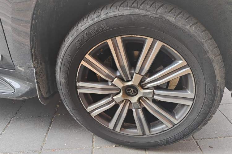 Used Toyota Land Cruiser 2017 4.0L Automatic Parallel Import Right Front Wheel Hub