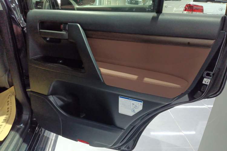 Used Toyota Land Cruiser 2017 4.0L GX 7-Seater U.S.-Spec Version Right Rear Door Interior