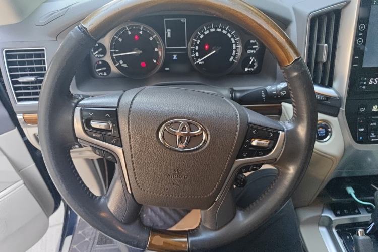 Used Toyota Land Cruiser 2017 4.0L Automatic Parallel Import Steering Wheel