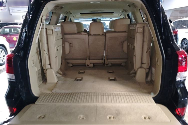 Used Toyota Land Cruiser 2017 4.0L Automatic Parallel Import Trunk