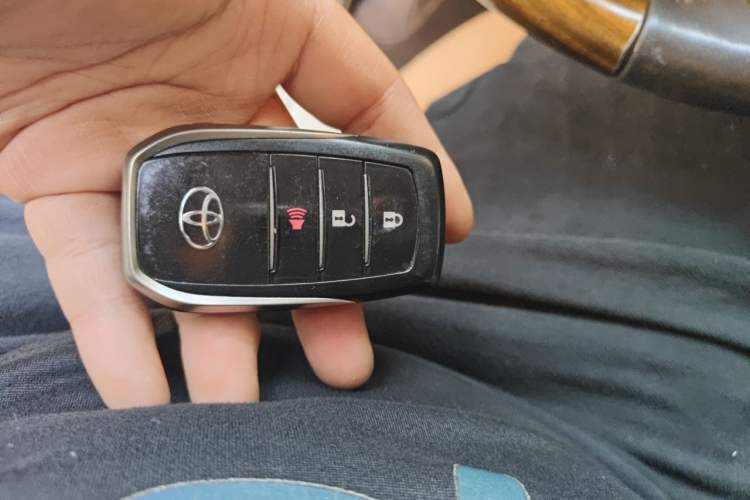 Used Toyota Land Cruiser 2017 4.0L Automatic Parallel Import Vehicle Key