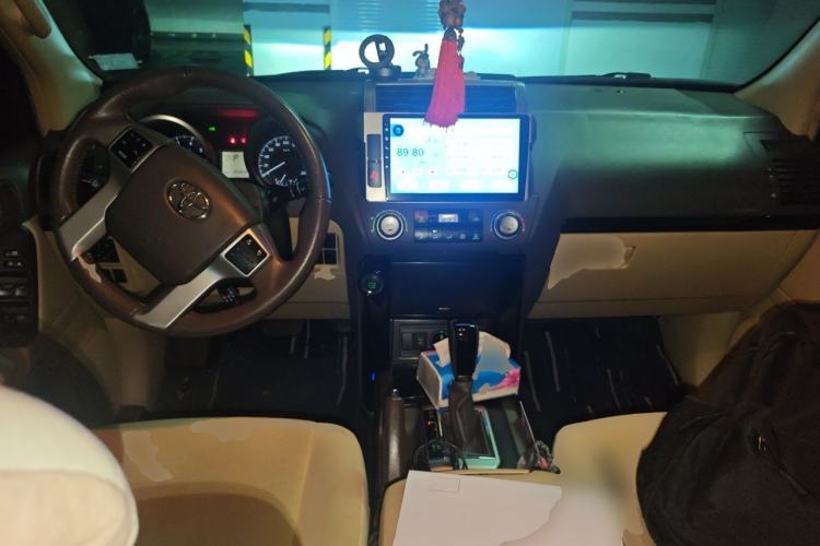 Used Toyota Land Cruiser  Center Console