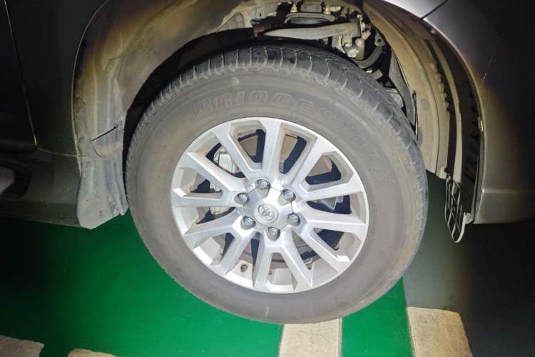 Used Toyota Land Cruiser  Right Front Wheel Hub