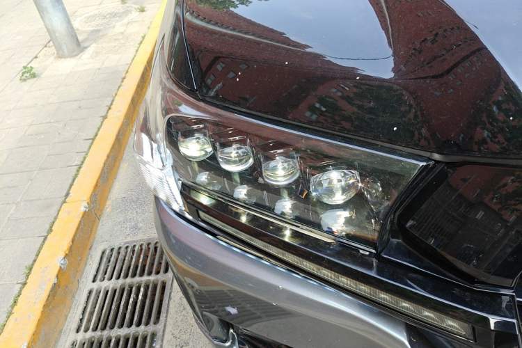 Used Toyota Land Cruiser  Right Front Headlight
