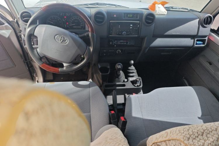 Used Toyota Land Cruiser  Center Console