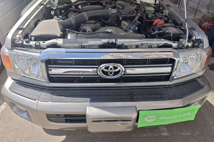 Used Toyota Land Cruiser  Engine Bay