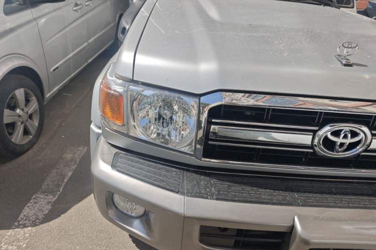 Used Toyota Land Cruiser  Right Front Headlight